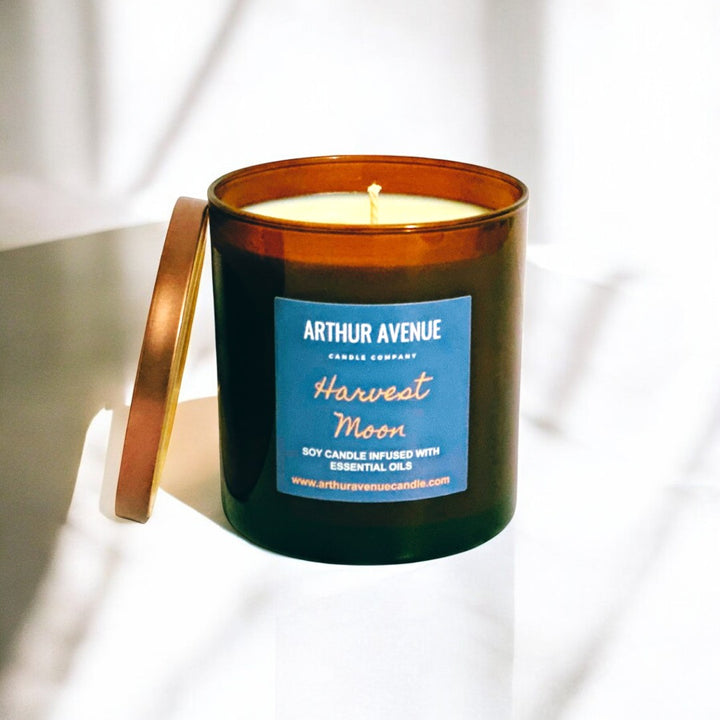 harvest moon soy single wick candle. Free from synthetic additives, dyes, phthalates, and petroleum. Organic cotton wick.